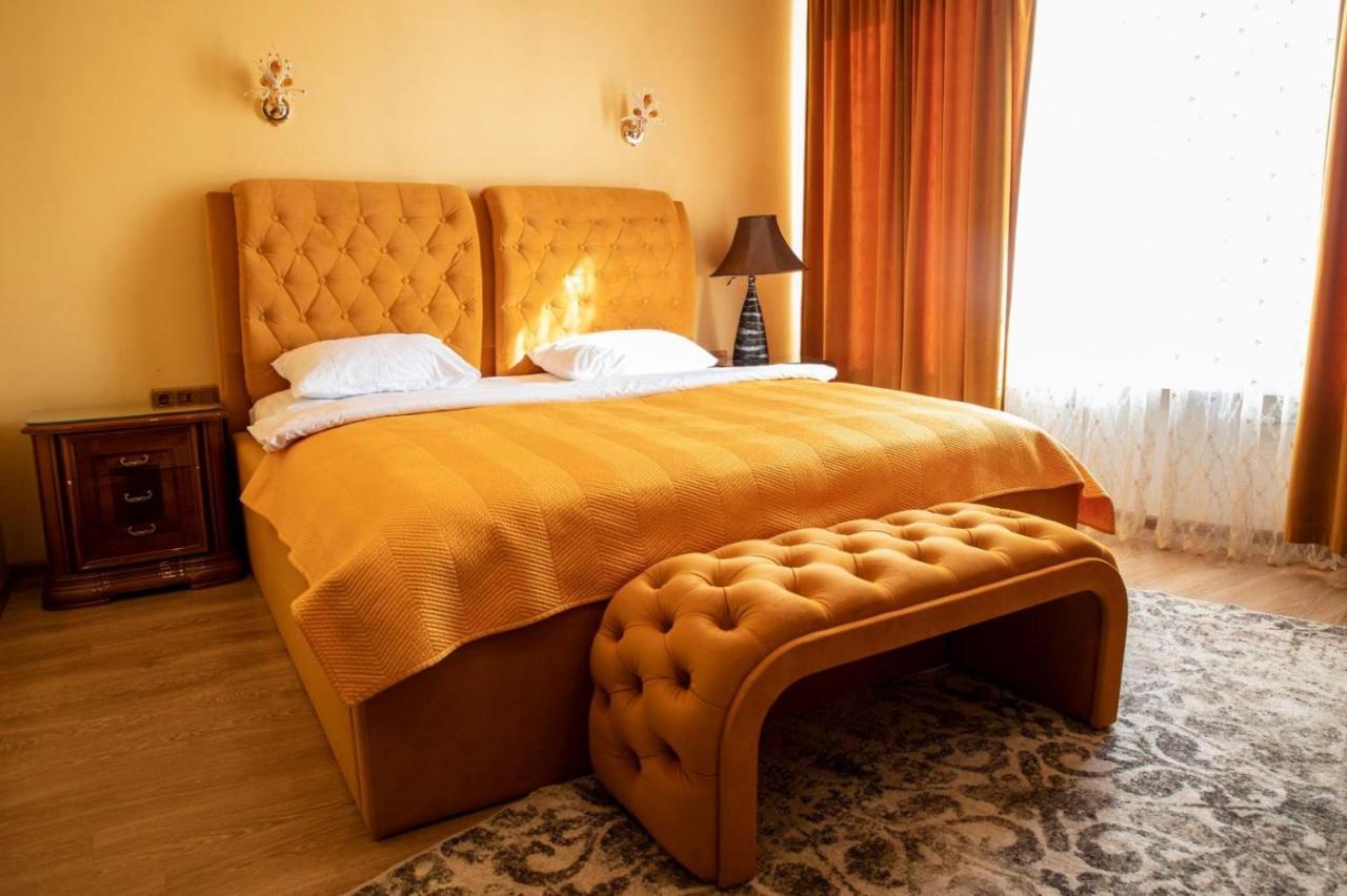 Seven Eleven Apartment Hotel In Most City Dnipro Eksteriør billede