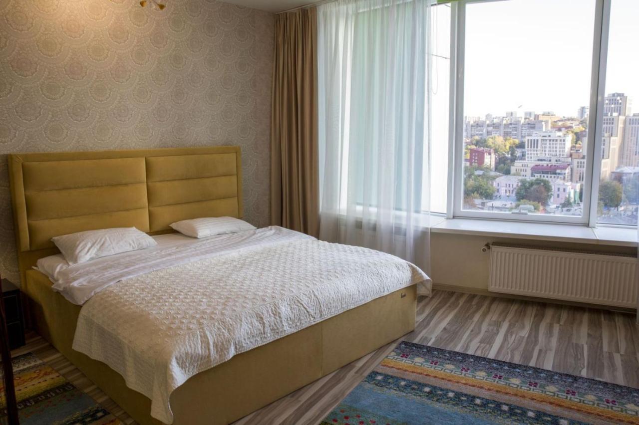 Seven Eleven Apartment Hotel In Most City Dnipro Eksteriør billede