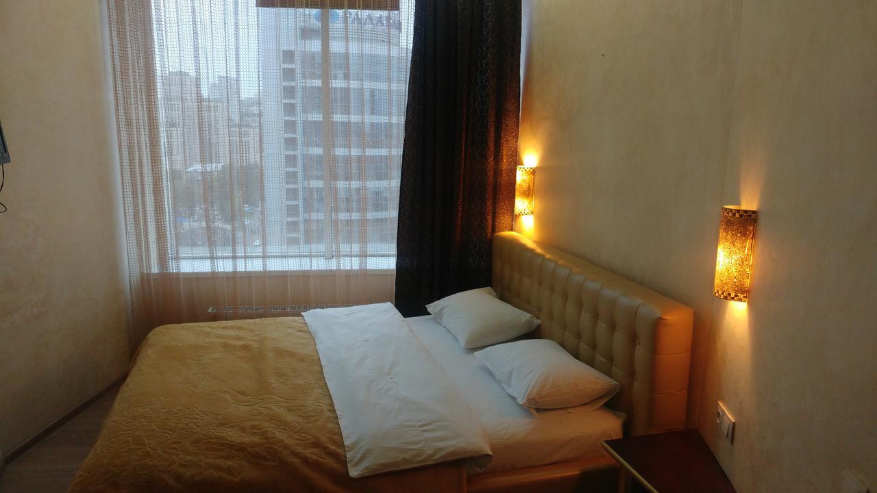Seven Eleven Apartment Hotel In Most City Dnipro Eksteriør billede