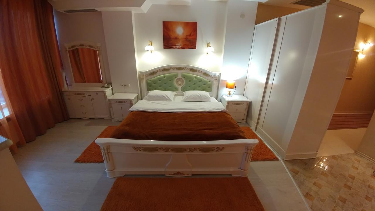 Seven Eleven Apartment Hotel In Most City Dnipro Eksteriør billede