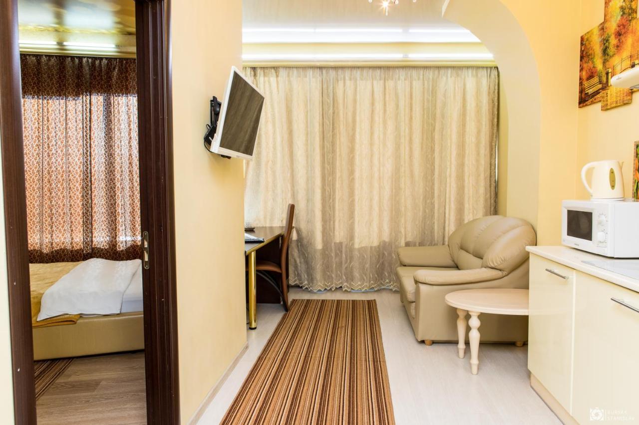 Seven Eleven Apartment Hotel In Most City Dnipro Eksteriør billede