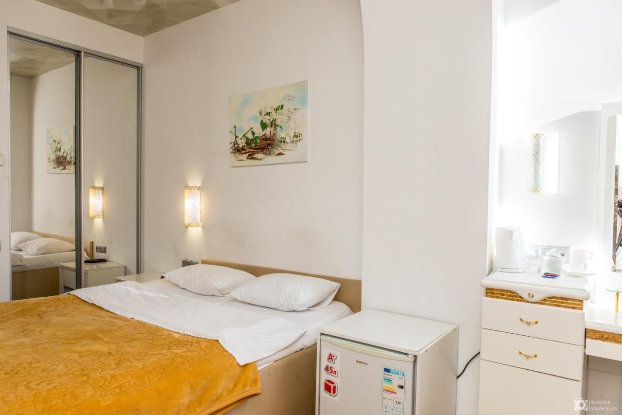 Seven Eleven Apartment Hotel In Most City Dnipro Eksteriør billede