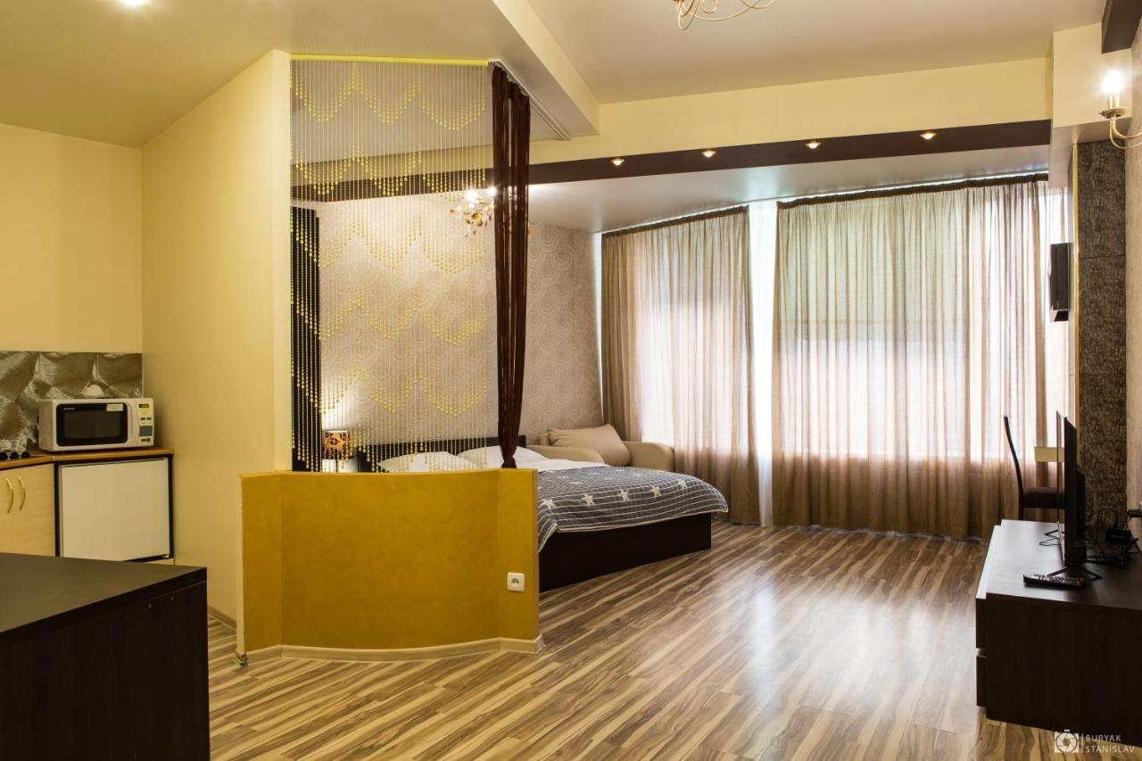 Seven Eleven Apartment Hotel In Most City Dnipro Eksteriør billede